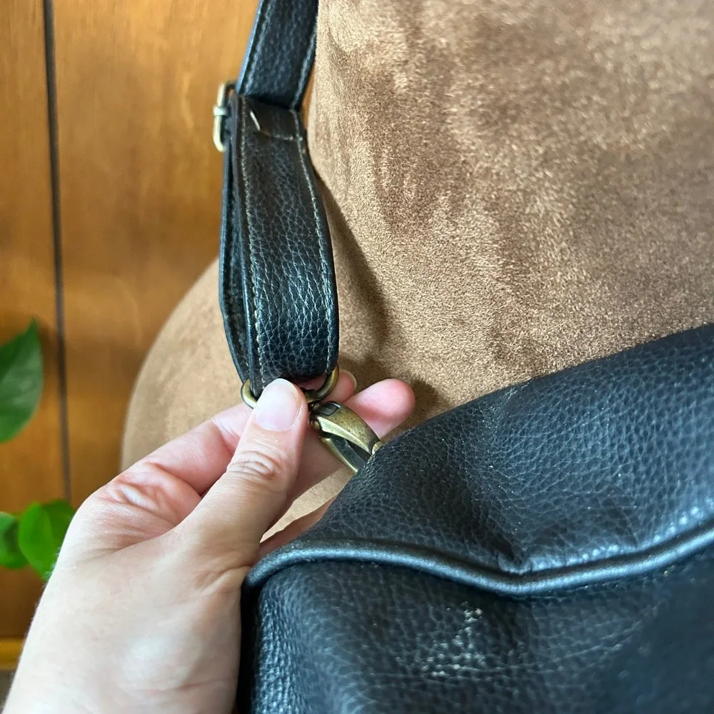Vintage Cherokee Black Pebbled Faux Leather Sling‎ Backpack Crossbody Bag
